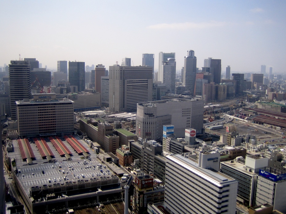 阪急梅田駅と高層ビル群 Re Urbanization 再都市化