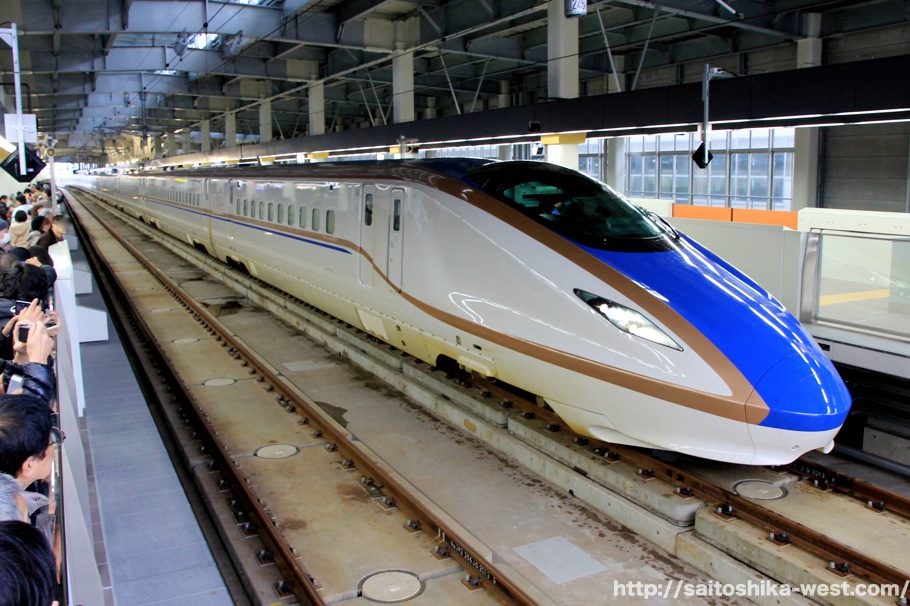 試運転中の北陸新幹線W7系が開業前の金沢駅に姿を現す！ | Re