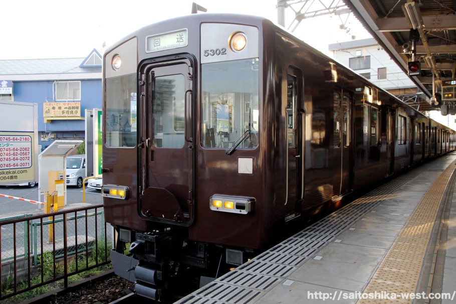 近鉄奈良線１００周年記念デボ１形塗装色車両（ヒストリートレン）が