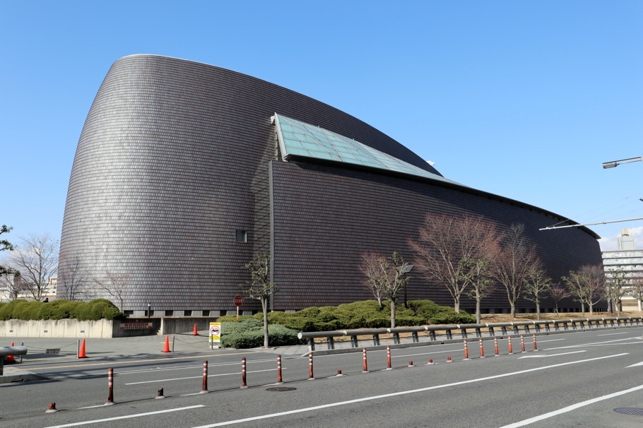 なら100年会館 磯崎新氏が手がけた建築は 奈良の文化を育て 世界に発信する 文化の船 をイメージ Re Urbanization 再都市化 なら100年会館 磯崎新氏が手がけた建築は 奈良の文化を育て 世界に発信する 文化の船 をイメージ Re Urbanization 再都市化