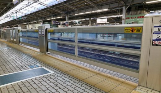 新大阪駅の新幹線ホームに設置されたホームドアは炭素繊維強化プラスチック（ＣＦＲＰ）を採用し開口部は10ｍ！