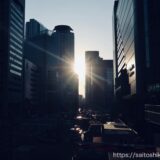 「西梅田ヘンジ」超高層ビルの隙間を通過する幻想的な夕日が美しい！