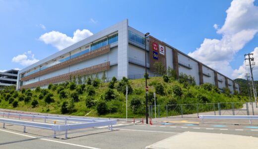 『ユニクロ 西日本EC倉庫』大阪茨木市の彩都の倉庫はファストリの世界戦略の一環、自動倉庫の性能がSPAの競争力に直結
