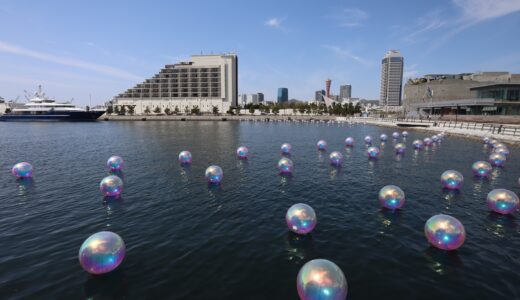 『KOBE BUBBLUMI 2026』開催中！ 神戸の海辺に“光る泡”が現れる、TOTTEIの水辺イマーシブアート