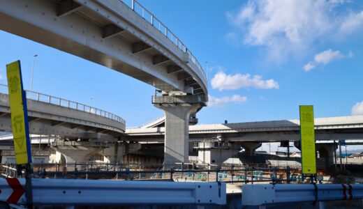 京奈和自動車道と大和高田バイパス、接続ランプ1本で3.2kmの渋滞が消滅！橿原高田IC開通後の実測効果、通過時間が14分から1分に短縮された理由とは？