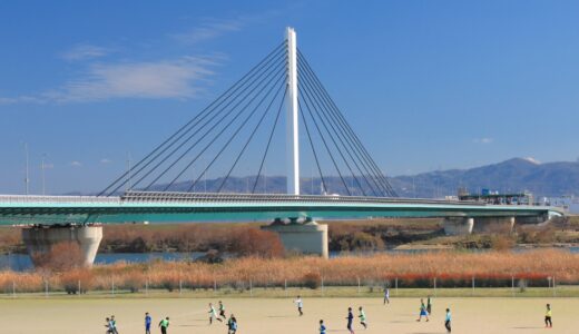 大阪の「100円橋」鳥飼仁和寺大橋、2027年2月に料金徴収終了・無料化へ　料金所撤去工事を公告、約40年の有料道路に幕